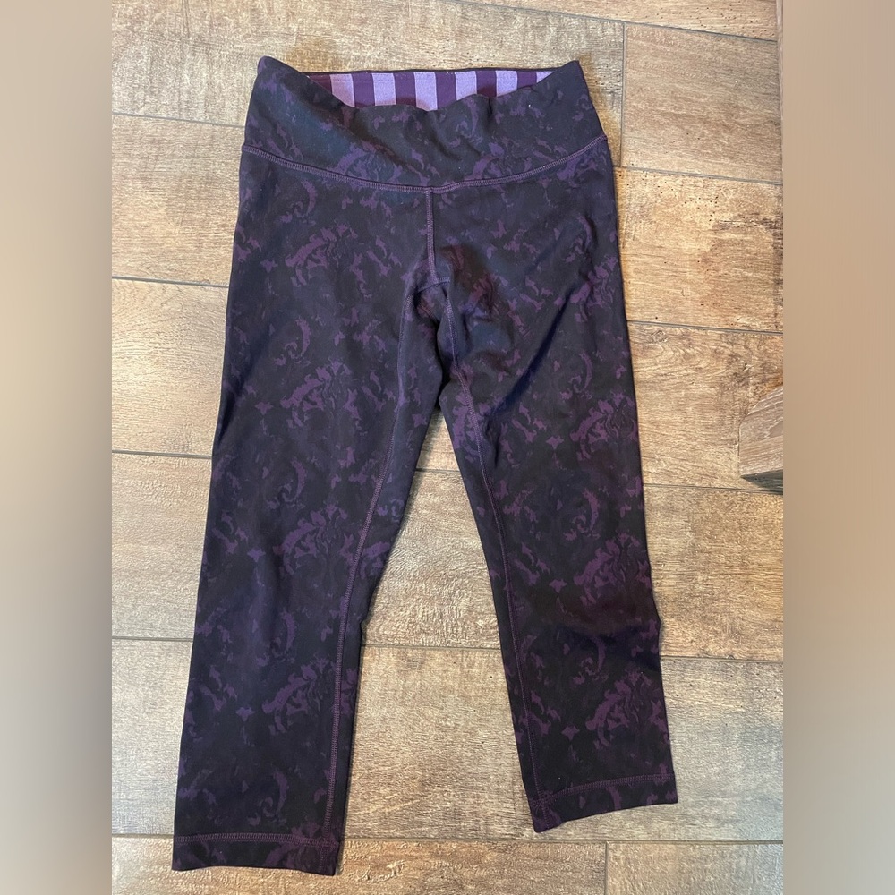 Purple, patterned, reversible lululemon leggings. Size 6.